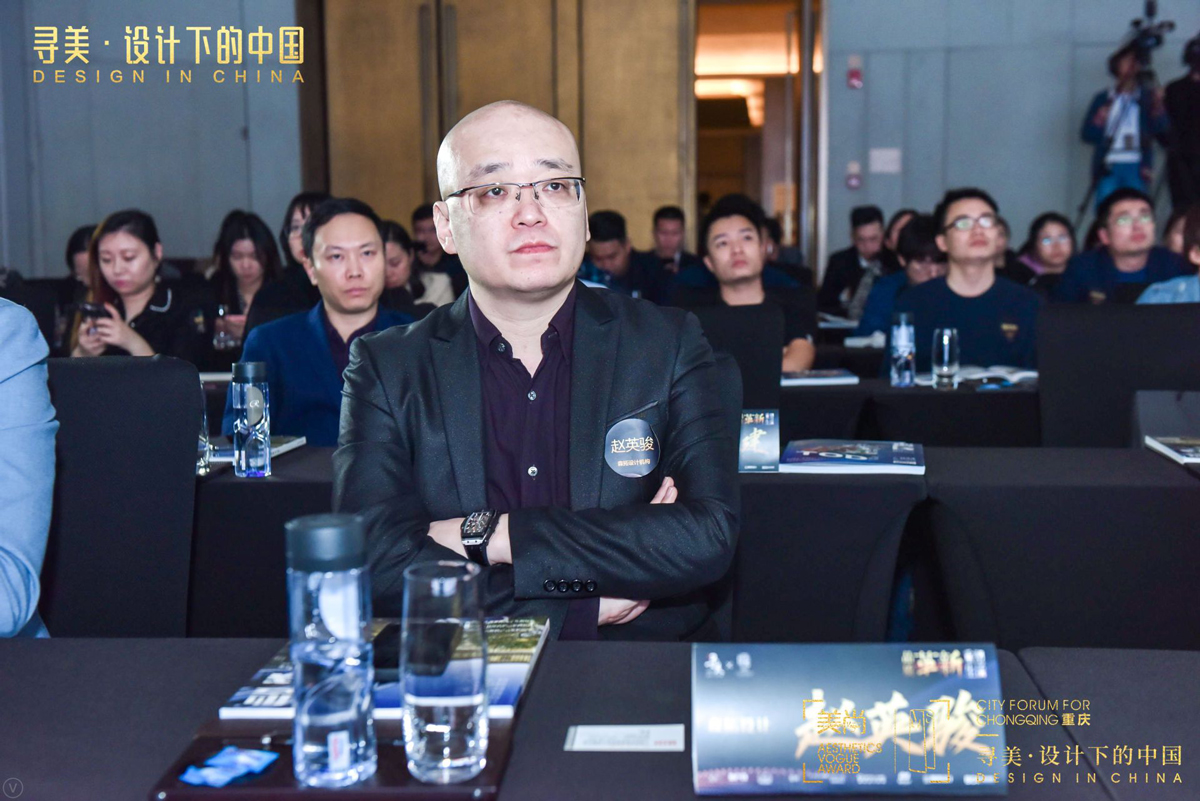 vbox8099_YJH_2296_143140_small_v1.JPG